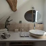 Sous Les Toits شانتييّي