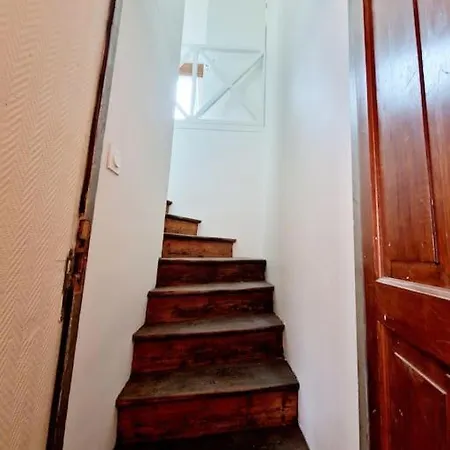 Sous Les Toits * Chantilly