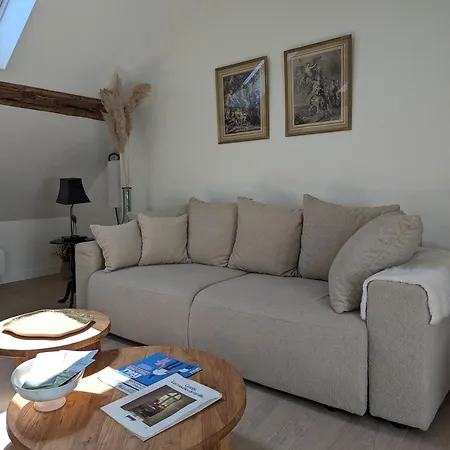 Sous Les Toits * Chantilly