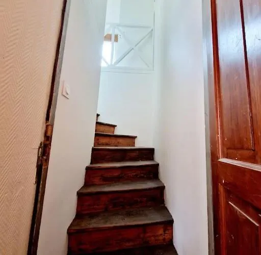 Sous Les Toits * Chantilly