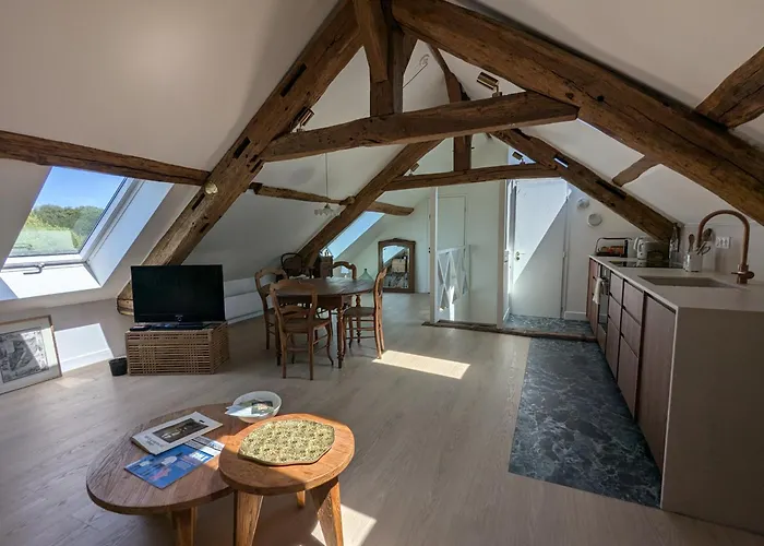 Sous Les Toits Chantilly