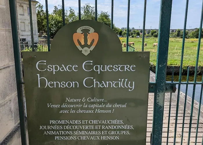 Sous Les Toits * Chantilly