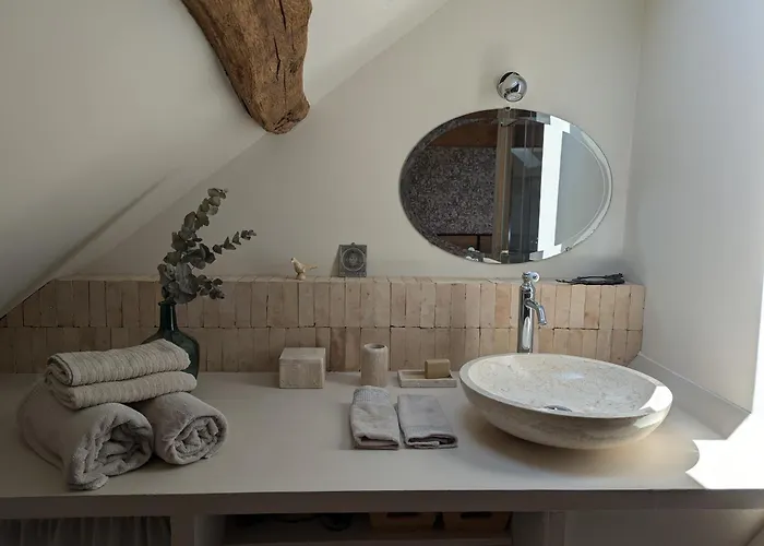 Sous Les Toits Chantilly