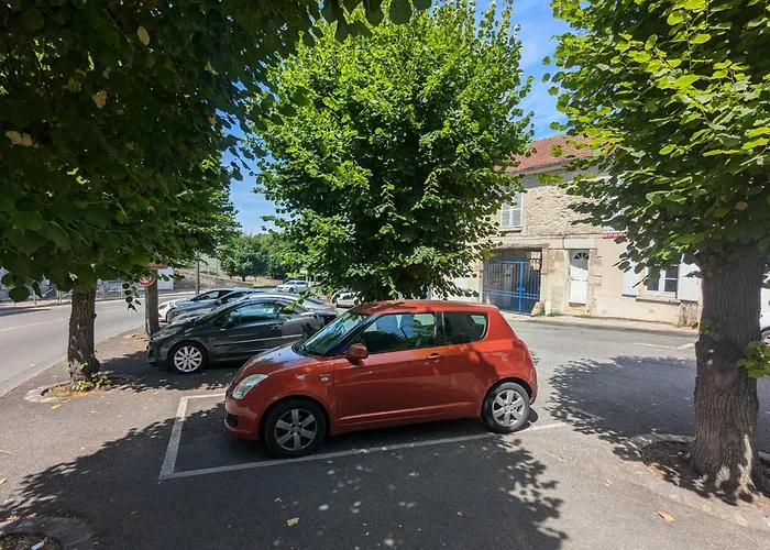 Sous Les Toits * Chantilly